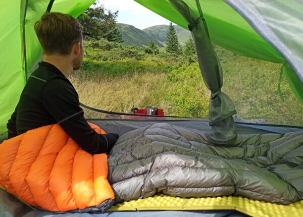 ROCK FRONT 200 Ultralight sleeping bag photo in mountains